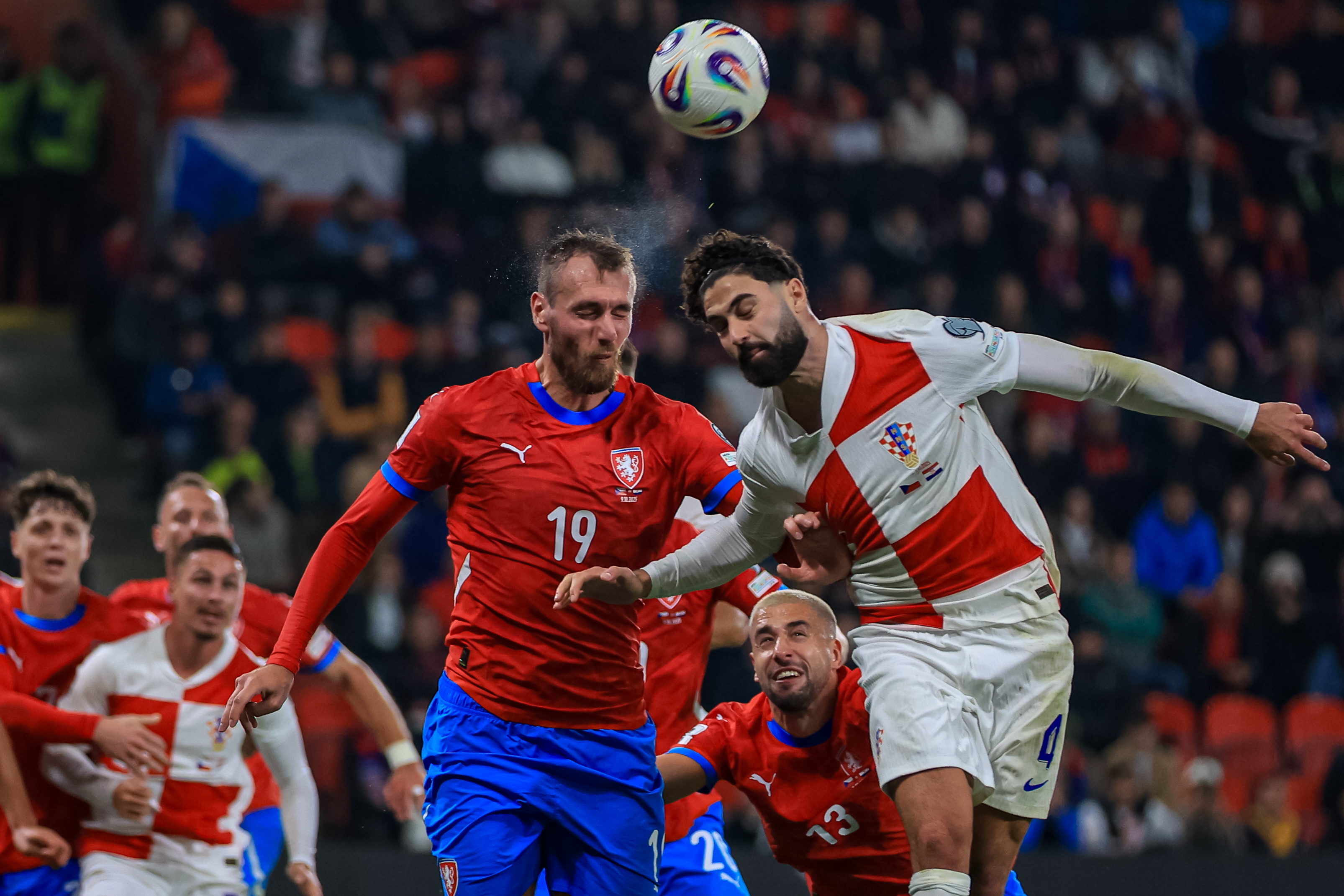 开云体育app-佛罗伦萨客场战平，争夺欧联杯资格进展缓慢(欧冠佛罗伦萨)